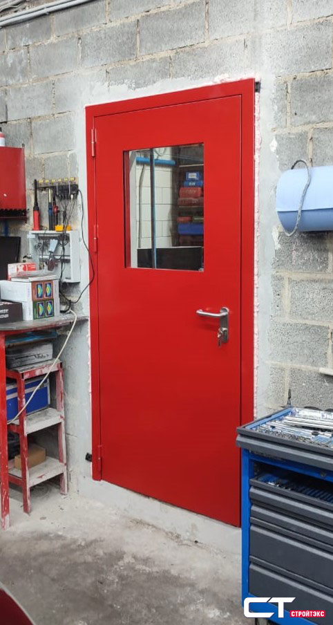 Дверь противопожарная металлическая остекленная EIS60 300х400 с фрамугой и накладкой из алюминия Дверь противопожарная металлическая остекленная EIS60 300х400 с фрамугой и накладкой из алюминия